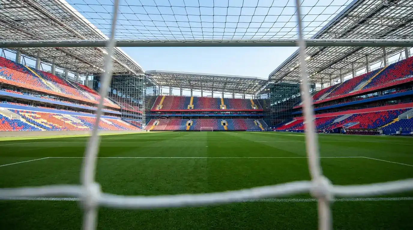 Vista panorámica de un estadio moderno con el césped preparado para el inicio de un partido del Mundial